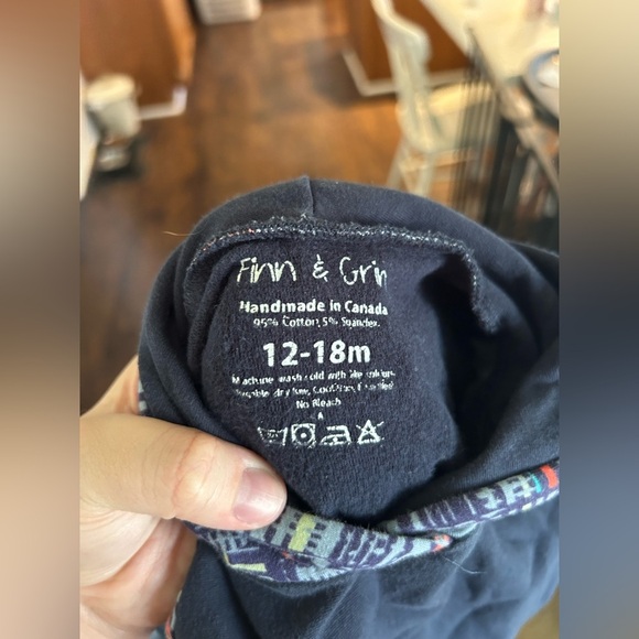 Finn & Grinn Small Shop Colourful Hooded Sweater Size 12-18 Months - Picture 4 of 4